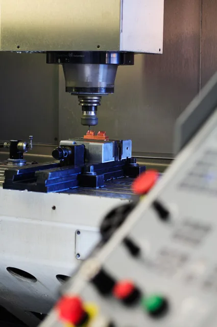 Mecanizado del utillaje · fresadora CNC del taller mecánico integrado en Luberon.