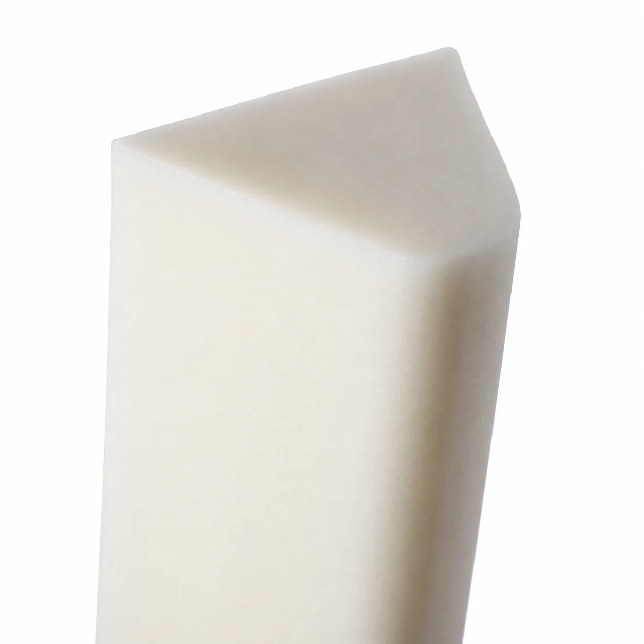 Sección triangular maciza · perfil de remate.