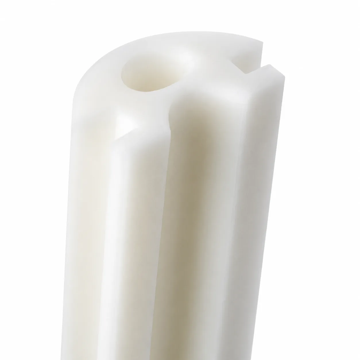 Perfil con tubular integrado · doble función mecánica.