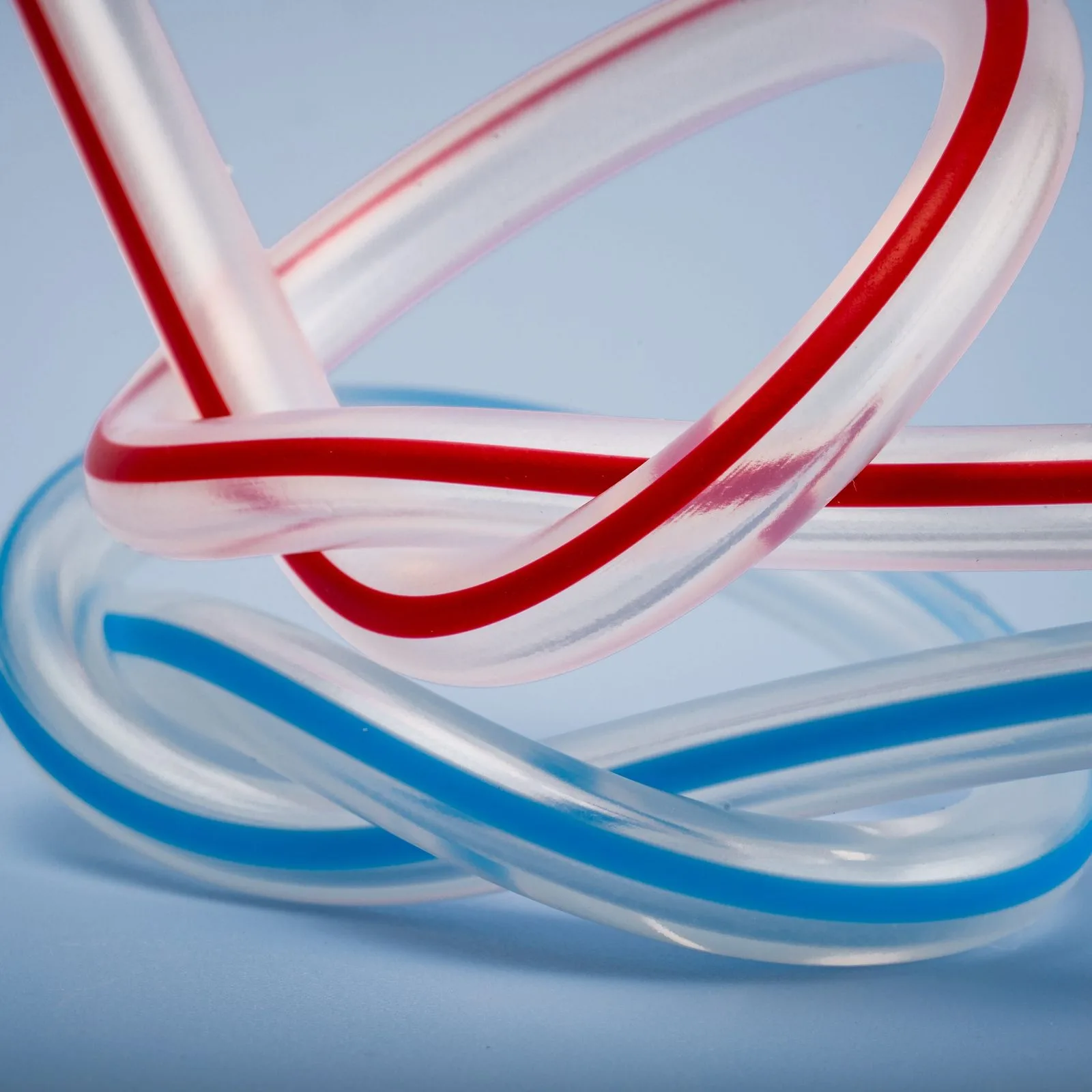 Producción de tubos médicos de silicona platino en sala blanca ISO 8 · embalaje bajo flujo controlado para dispositivo médico