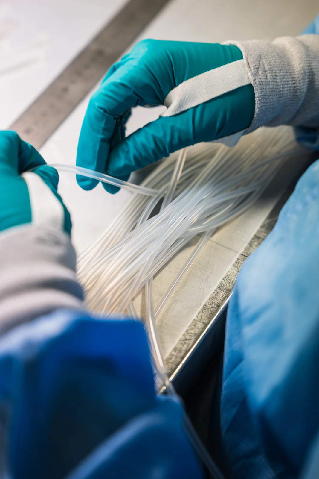 Inspección de tubos de silicona transparente