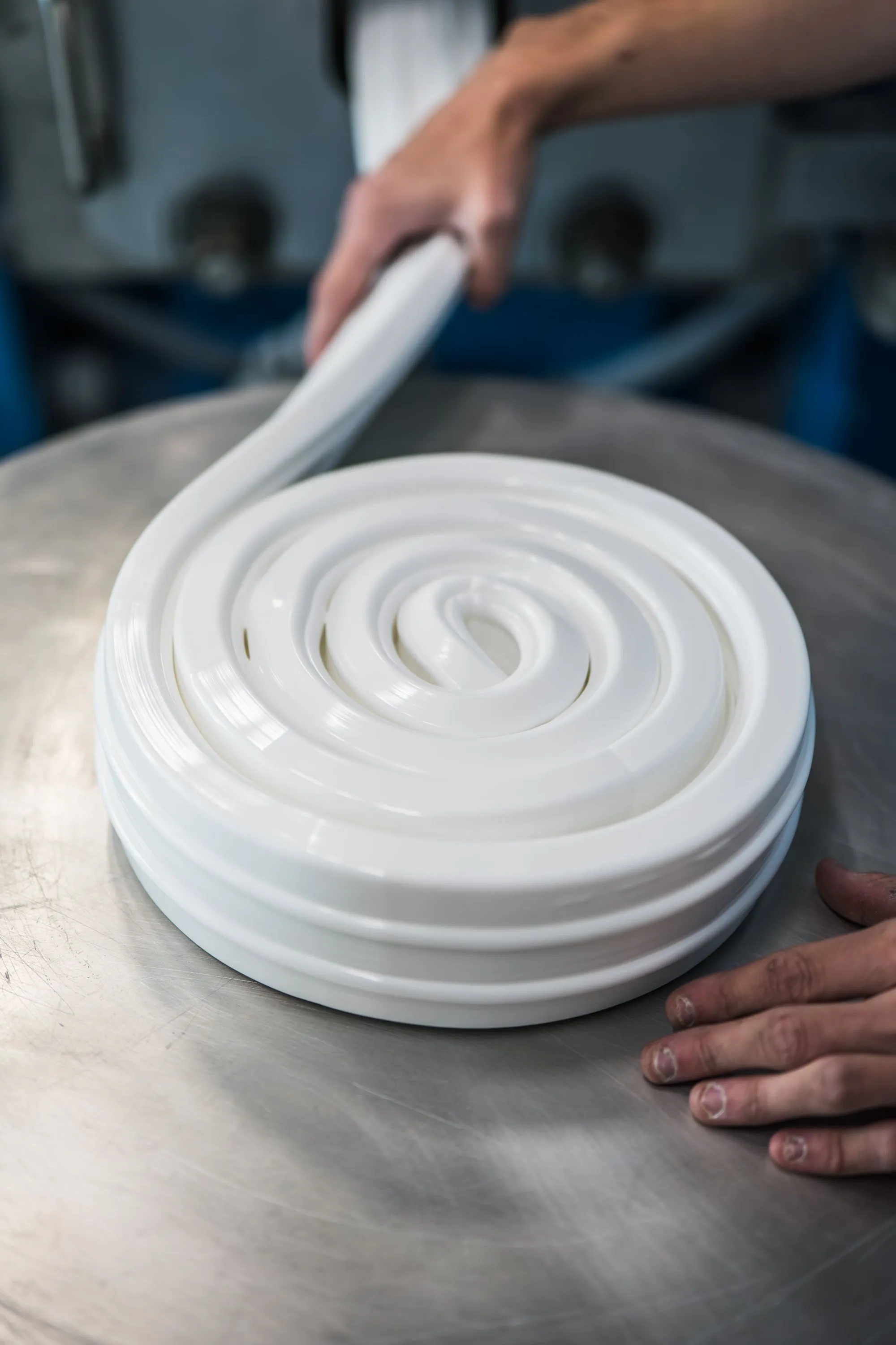 Cómo se fabrica realmente una pieza de silicona industrial